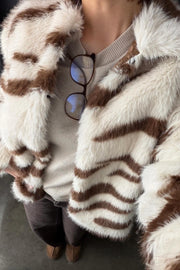 STATEMENT BIG MOTIF L/S FAUX FUR JACKET