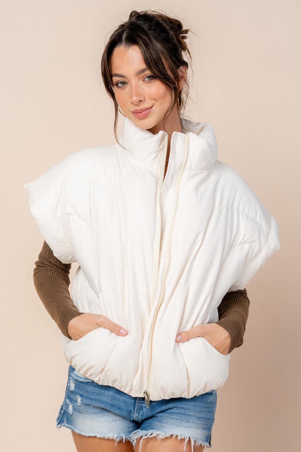 QUILTED DETAILED EXTENDED SLEEVE LESS VEST W/ FRONT ZIP