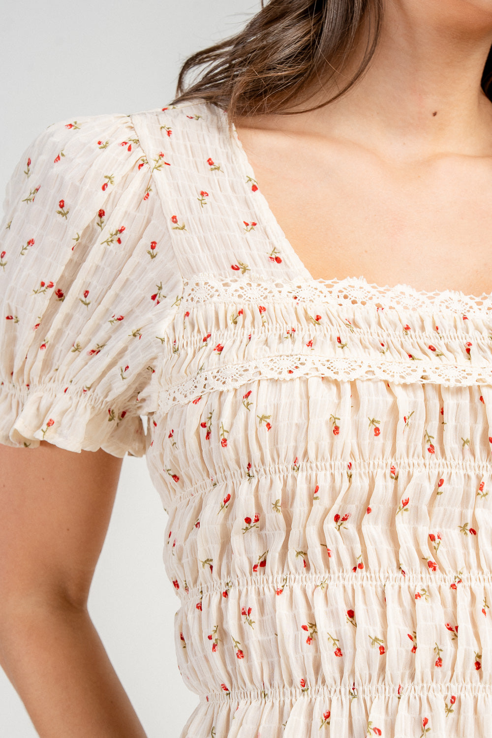 TEXTURED CHIFFON SMOCKED DETAILED S/S BLOUSE